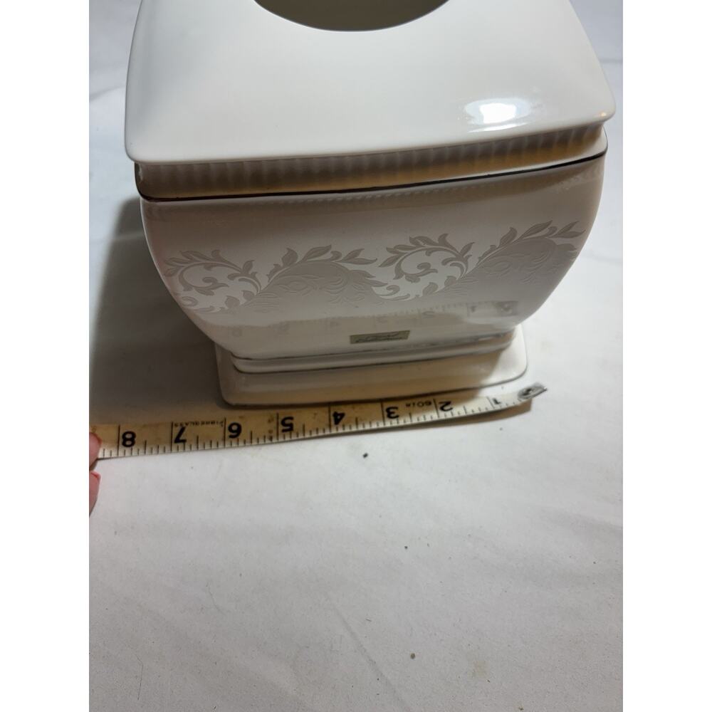 Bed Bath & Beyond Carlton Ceramic Tissue Box Cover - Picture 8 of 8